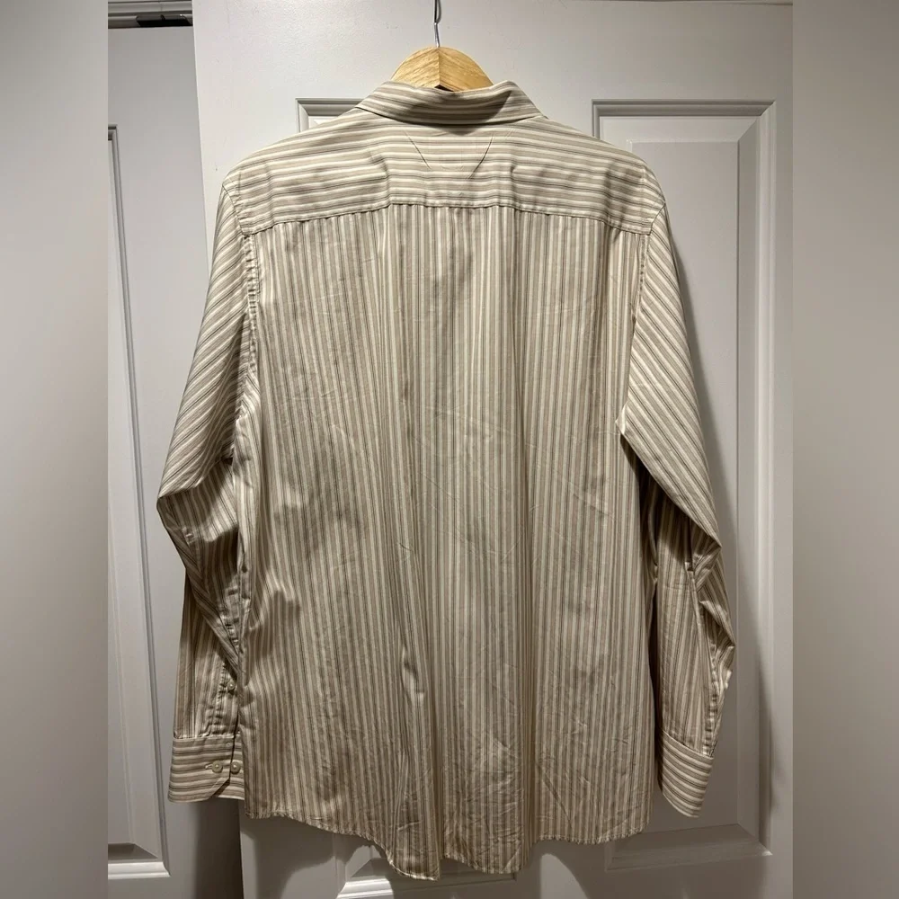 Banana Republic men’s button down shirt